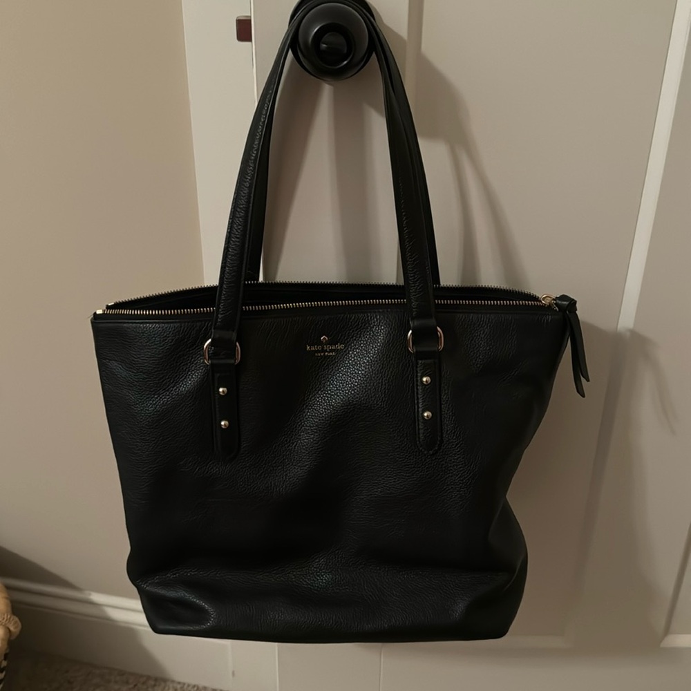 Kate Spade ♠️ black top zipper purse!